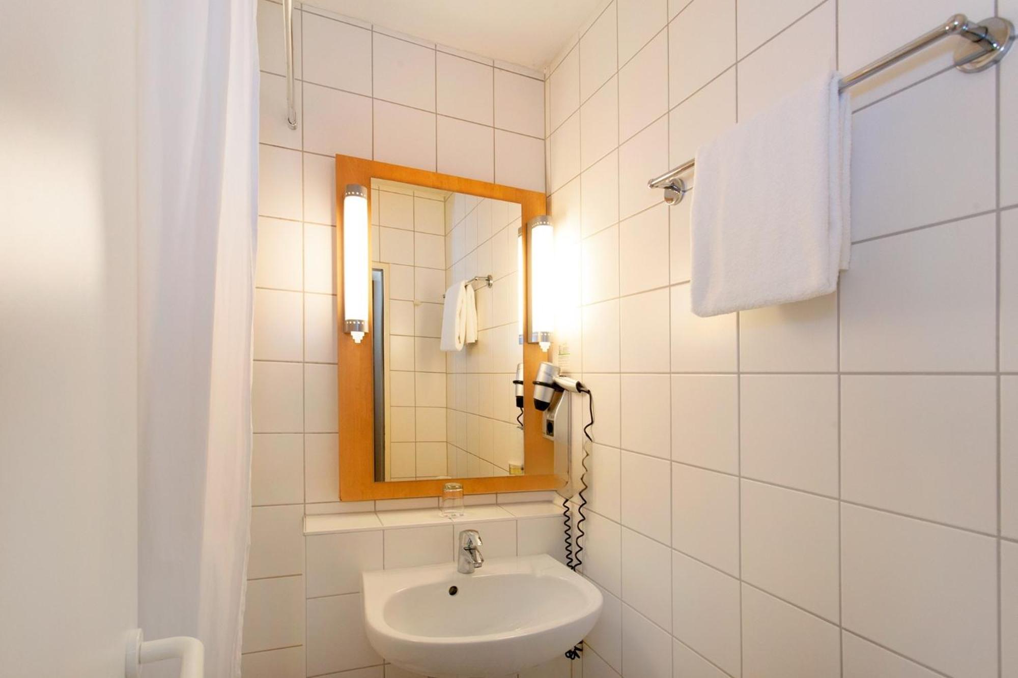 ibis Saarbrücken City Exterior foto