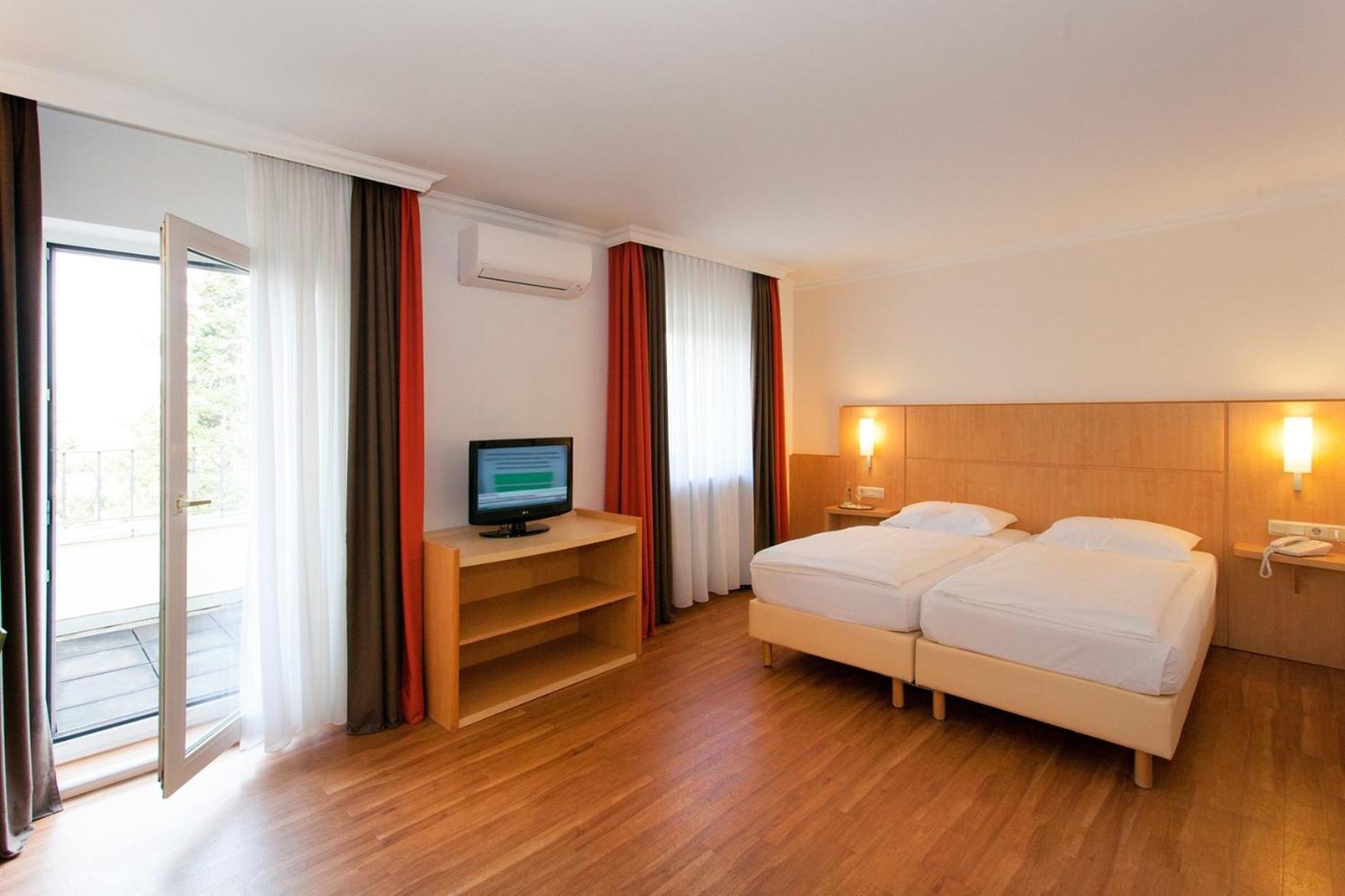 ibis Saarbrücken City Exterior foto