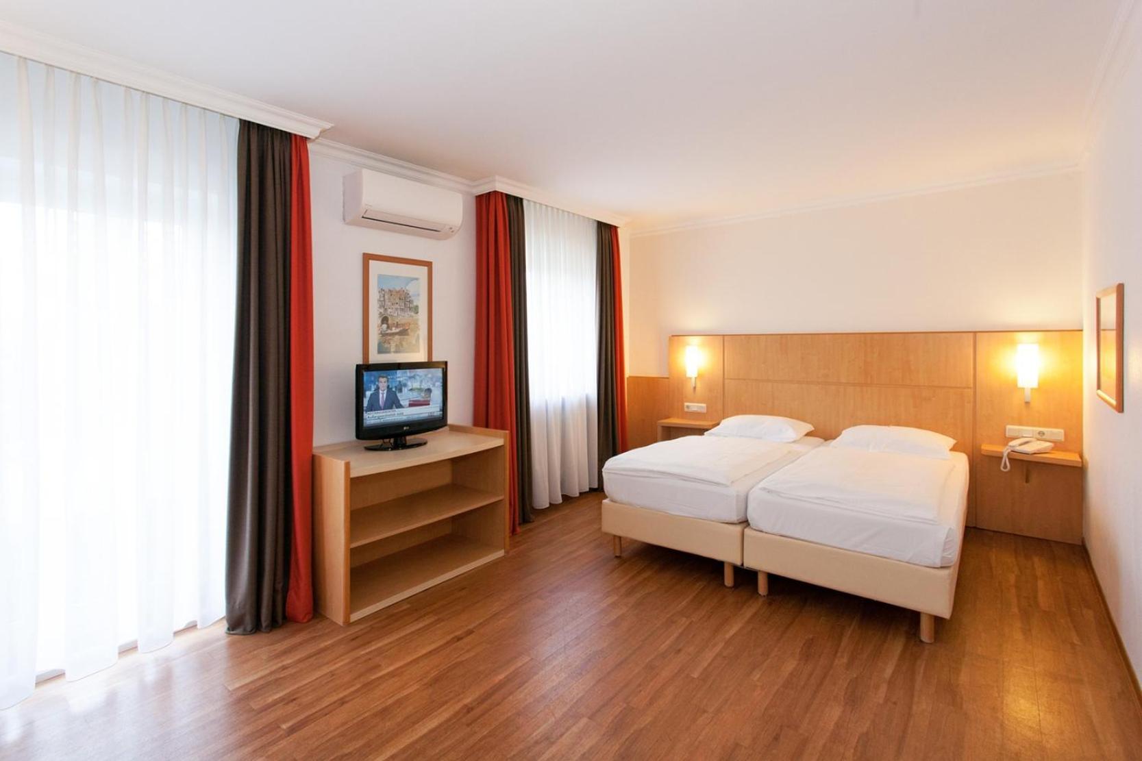 ibis Saarbrücken City Exterior foto