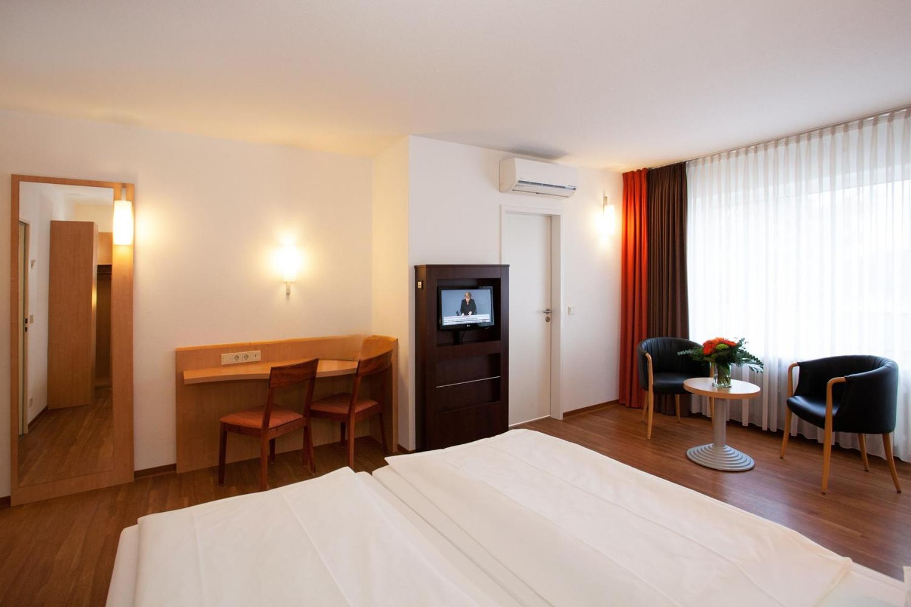 ibis Saarbrücken City Exterior foto