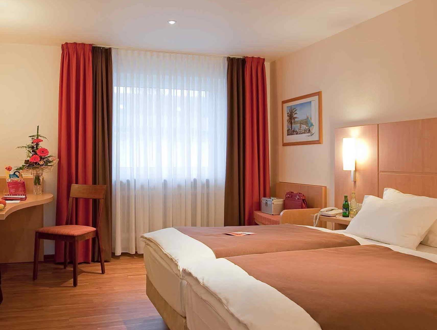 ibis Saarbrücken City Exterior foto